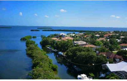 $1,475,000
Longboat Key 4BR, This Club Bayou residence is situated on
