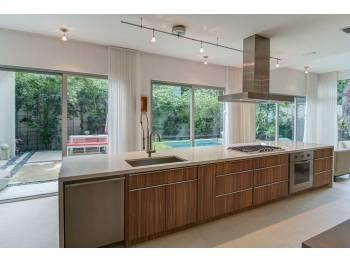 $1,595,000
Modern Architectural Home ~ North Coconut Grove