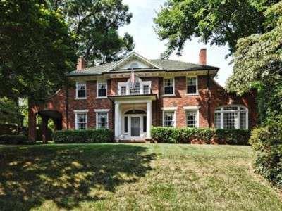 $1,675,000
Stately Georgian in Myers Park