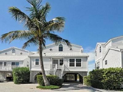 $1,795,000
Beachfront Island House