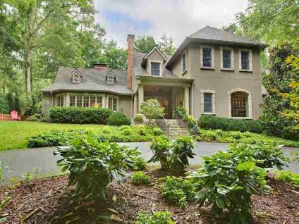 $1,995,000
7 Forest Road