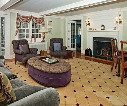 $1,995,000
Greenwich 4.5BA, Charming 5-BR clapboard home on 2.24 acres.
