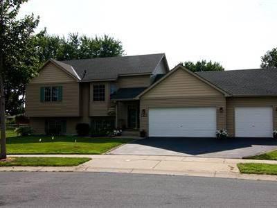 $204,900
Located across from City Park! 3 car garage!
