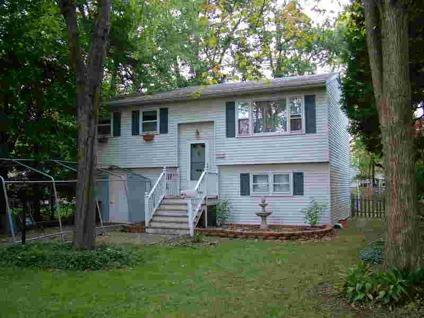 $204,900
Niskayuna 1BR, Walk to everything from this prime Old