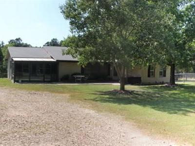 $205,000
Private Acreage for you and your horses!