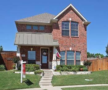 $208,500
Plano 3BR 2.5BA, Great curb appeal, covered front porch and