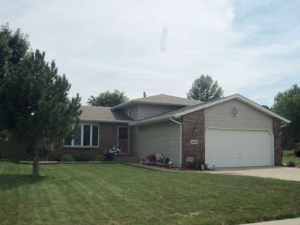 $209,900
Schererville, This Tri Level offers 4 bedrooms & 2 full