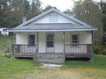 $20,000
Rainelle 1BA, One level living and ready for a little TLC.