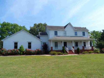 $214,500
Guntersville, PEACE AND PRIVACY ARE YOURS IN THIS 3BR/2BA