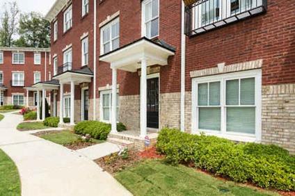 $215,000
Chic & Sophisticated Townhome in Fabulous Brookhaven Location!