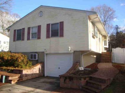 $219,500
Selden, Large Spacious Hi-Ranch Features 4/5 Br