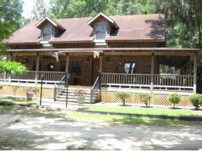 $219,900
Citra 3BR, BEAUTIFUL ONE OF A KIND LOG HOME ON 3+ WOODED