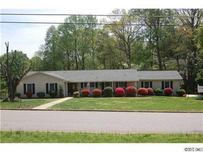 $220,000
Statesville 5BR 3.5BA, Fantastic updated home with possible