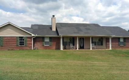 $224,000
Just what you have been waiting on!.a BEAUTIFUL country home w/acreage!