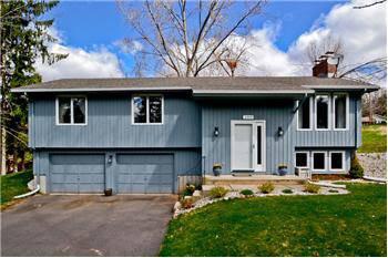 $224,900
Creampuff Contemporary Bi Level in Sought After Neighborhood