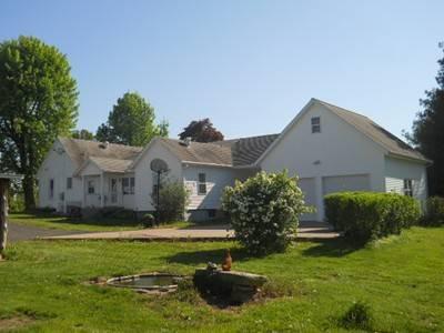 $229,000
Vienna 1BA, Set on the front of 30 acres, this 3 bedroom