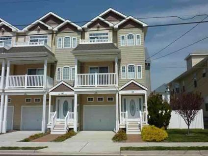 $234,900
Wildwood, Welcome home! This 2 BR, 2.5 BA town home in