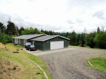 $235,000
Coos Bay 4BR 3BA, 2005 Triple Wide~this is a big one!