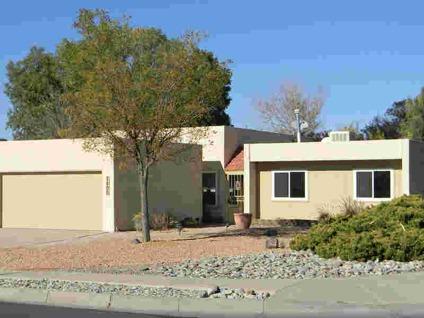 $239,900
Large Corner Lot, Beautifully Updated, Fully Xeriscaped