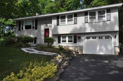$239,900
Londonderry, Meticulously maintained 3-4 Bedroom 1.5 bath