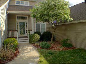 $247,000
Bedford 2BR 1.5BA, Beautiful 3 level town home in great