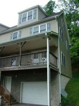 $249,000
Boone 3BR 3.5BA, 4 levels of living space with views