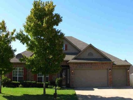 $249,900
Spacious formal living and dining