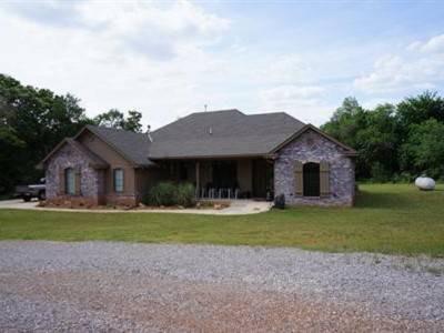 $250,000
2009 Home on 2.5 Acres in Choctaw!