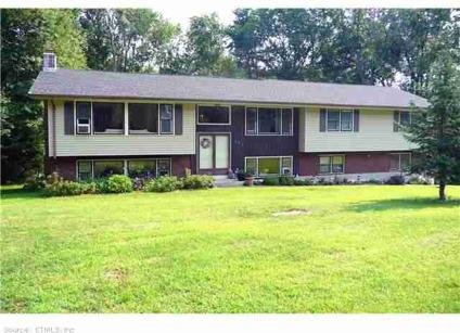 $259,900
Manchester, OVERSIZED 4BR,3BA RR IN GREAT AREA.LR W/HDWD,DR