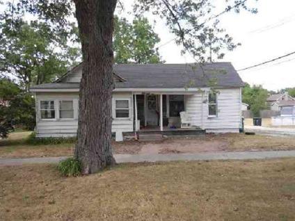 $25,900
Knox 1BA, 3 bedroom home in town that needs a large amount