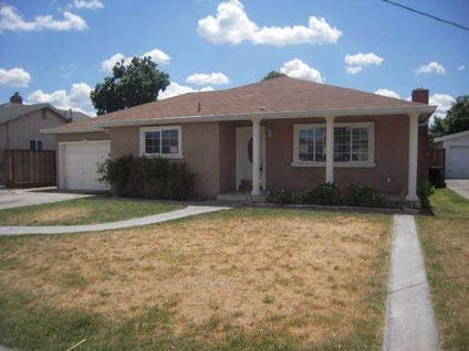 $264,900
This 2 bedroom & 1 bath home is waiting for your personal touch!