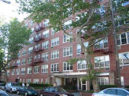 $269,000
Over-Sized 2-Bedroom Coop Apartment