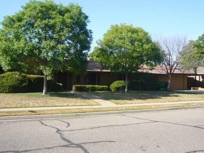 $270,000
Large Home with Big Family Area, Pool, and Fireplace!!! HUD HOME, 1/2%