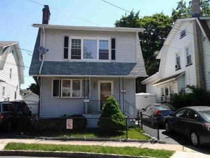 $275,000
Lovely home,in quiet street. Open kitchen with breakfast bar!