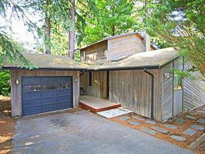 $275,000
Park-like Setting with Views in This Open Home in Bellingham