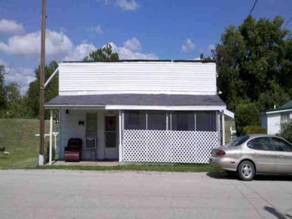 $27,900
Home for sale in Poplar Bluff, MO - 5 bdr home on the bank of Black River.