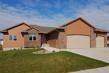 $284,900
Sioux Falls 5BR 3BA, Great value in great location!