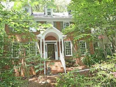 $285,000
Traditional center hall colonial