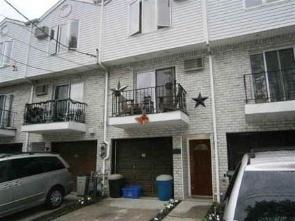 $294,900
Large Townhome!!