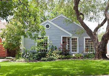 $299,000
Dallas Three BR Two BA, Charming and bright updated Lakewood classic
