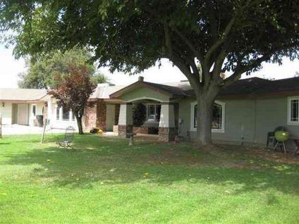 $299,000
Reedley 4BR 3BA, Hard to find 2 1/2 acres with 2900 sq ft