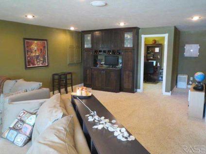 $299,900
Sioux Falls 4BR 4BA, Beautiful Auburn Hills home that has it