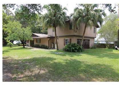 $299,900
Tampa, SHORT SALE. Lake Carroll 3 bedroom 3 bath home with