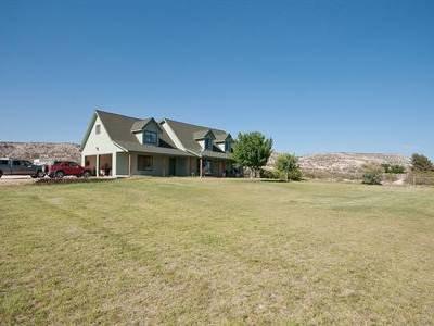 $299,900
This Great Country Home Has It All!