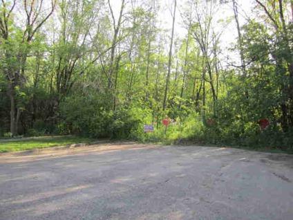 $29,500
Reedsburg, Nice size wooded lot located on the end of a