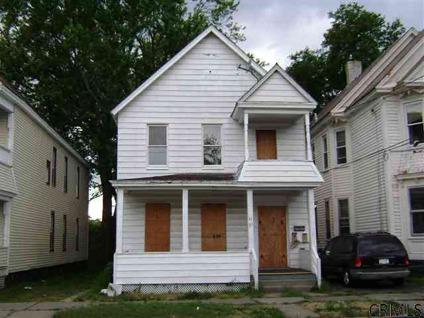 $29,999
Schenectady 1BR, Investors take note of this 3F!