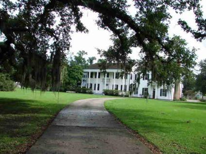 $2,150,000
Thibodaux 6BR 4.5BA, Approx. 120 acres filled with elegance.