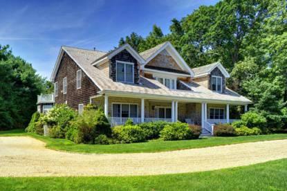 $2,295,000
Light-Filled Traditional Minutes from the Center of East Hampton