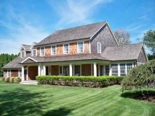 $2,450,000
4 Bedroom, 3.5 Baths, Traditonal Style Home - East Hampton