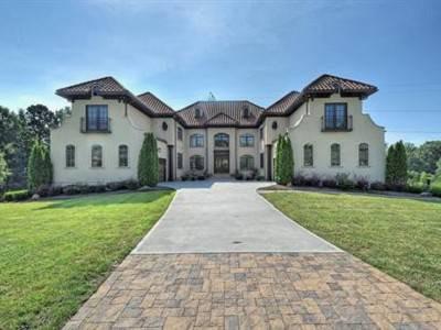 $2,499,000
Elegant Waxhaw Home
